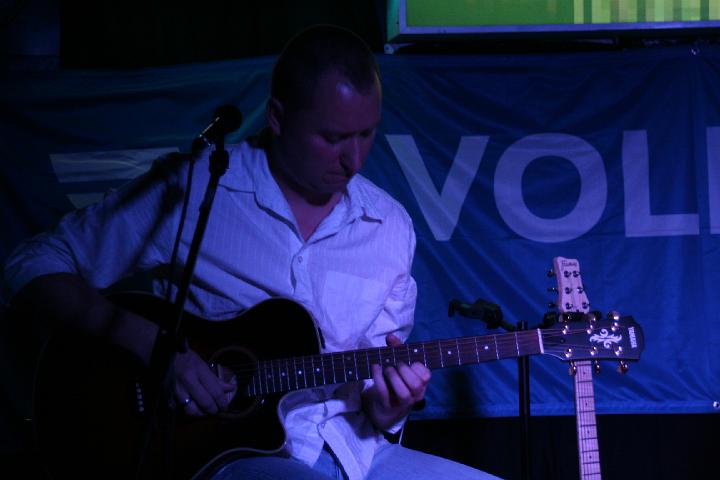 2008-11-28 M3_live at replugged 050.jpg